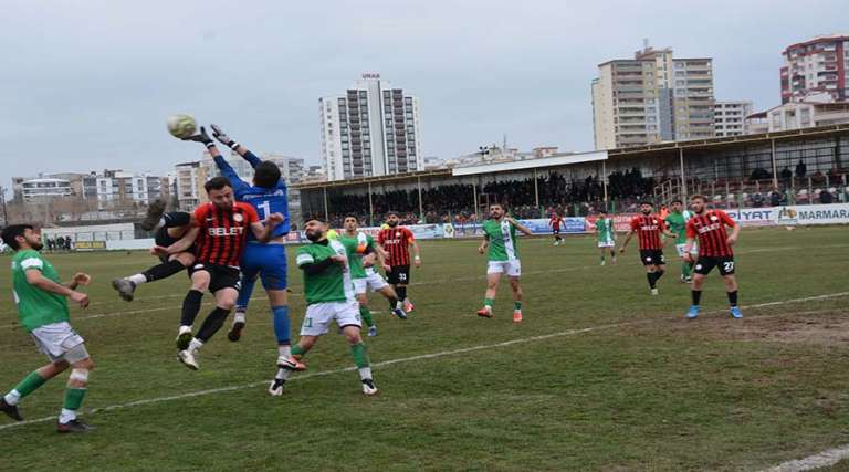Siverek Belediyespor 3 puanı 3 golle aldı