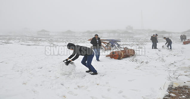 karacadagda-kar-sikintisi-yasaniyor (1)