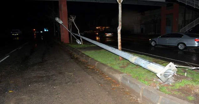 Şiddetli Fırtına Hayatı Olumsuz Etkiledi