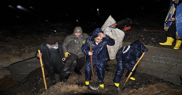 Siverek Belediyesi gece boyunca mesai yaptı