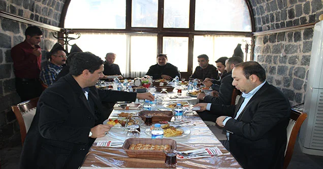 Siverek’teki Eğitim Sorunları Sabah Kahvaltısında Konuşuldu