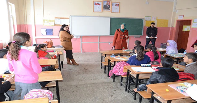 Siverek Belediyesi okullarda Bilgi Evlerini tanıttı