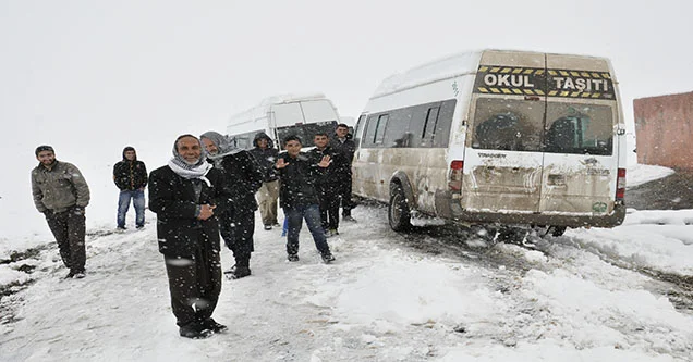 Siverek’te Kar Yolları Kapattı