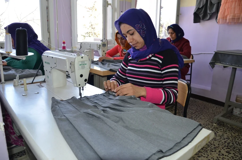 HEM’den Öğrencilere Pantolan ve Etek Dikimi