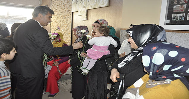 erkal-8-mart-dunya-kadinlar-gunu-etkinligine-katildi (1)