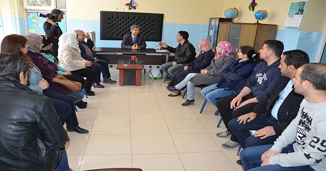 siverek-kaymakamindan-suriyeli-ogrencilere-kirtasiye-yardimi (3)