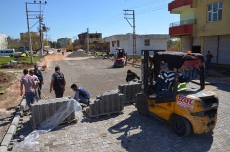 Fırat Mahallesinde kilit taşı döşeme çalışmaları başladı