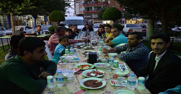 belediye-baskani-yilmaz-engellilerle-yemekte-bulustu (2)