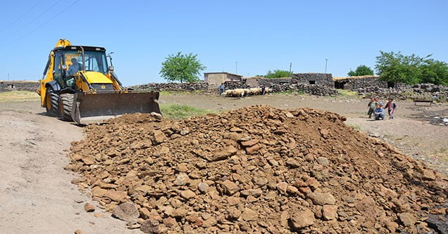 siverek-belediyesi-1-yilda-270-kilometre-yol-yapti (2)