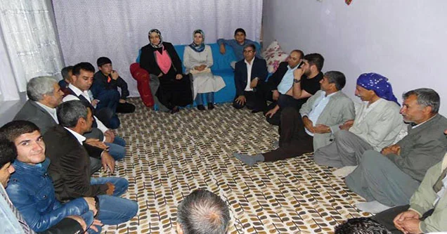 Yıldız Konal Süslü Ev Ziyaretlerinde