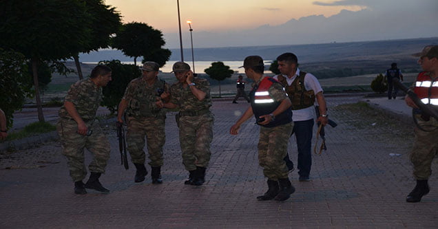 asker-tasiyan-midibus-kaza-yapti-1-sehit-cok-sayida-yarali (10)