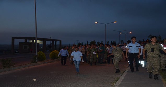 asker-tasiyan-midibus-kaza-yapti-1-sehit-cok-sayida-yarali (11)