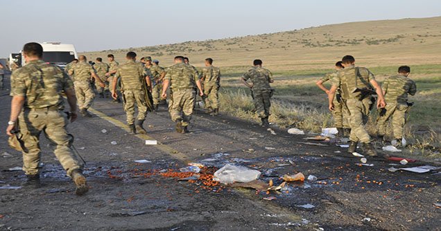 asker-tasiyan-midibus-kaza-yapti-1-sehit-cok-sayida-yarali (2)