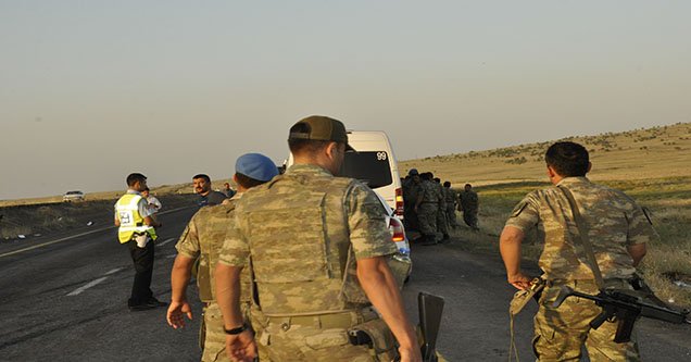 asker-tasiyan-midibus-kaza-yapti-1-sehit-cok-sayida-yarali (5)