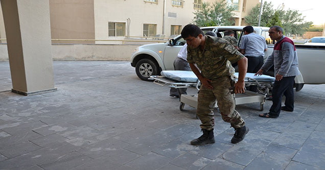 asker-tasiyan-midibus-kaza-yapti-1-sehit-cok-sayida-yarali (6)