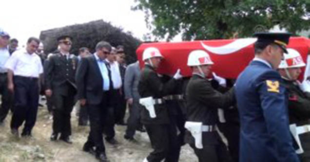 Şehit Asker Gözyaşları Arasında Toprağa Verildi