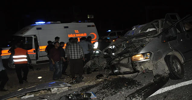 Siverek’te Minibüs Tıra Çarptı: 2 Ölü, 1 Yaralı