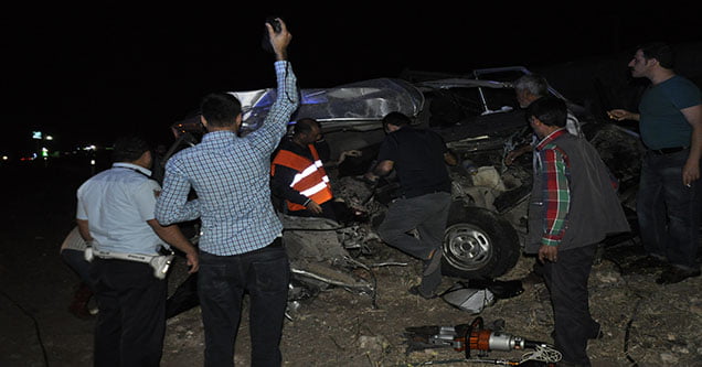 siverekte-minibus-tira-carpti-2-olu-1-yarali (3)