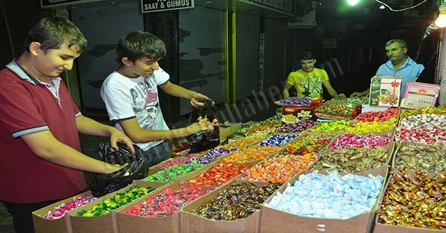 Bayram alışverişi gece yapılıyor