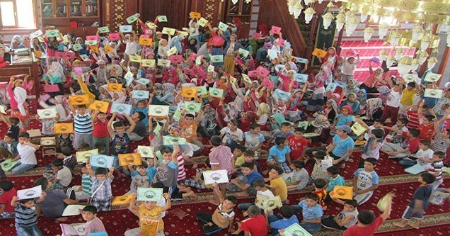 Kur’an kursu öğrencilerine başarı belgesi