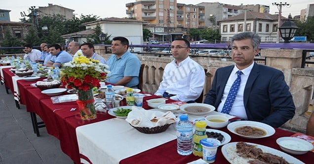 siverek-belediyesinden-kaymakam-erkala-veda-yemegi (2)