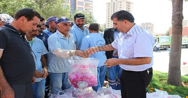 Siverek Belediyesi’nden Personeline Bayram Şekeri