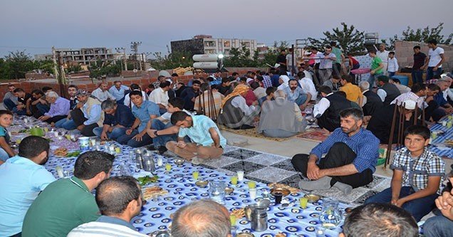 siverekte-geleneksel-ev-iftarlari-suruyor (3)