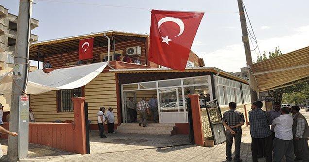 Siverekliler şehit polisin ailesini yalnız bırakmadı