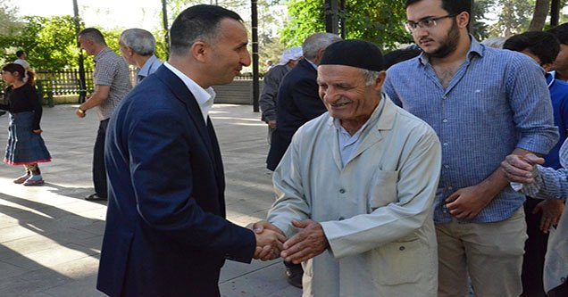 baskan-yilmaz-halkla-bayramlasti (2)