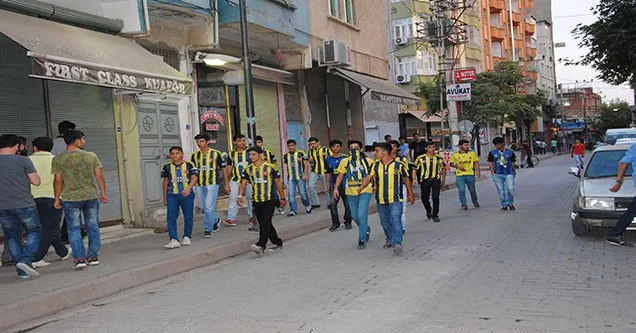 Fenerbahçe taraftarından destek yürüyüşü