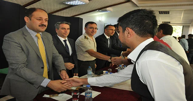 Siverek’te protokol vatandaşlarla bayramlaştı