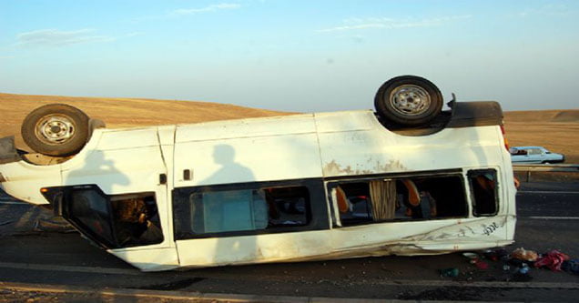 tarim-iscilerini-tasiyan-minibus-kaza-yapti-14-yarali (2)