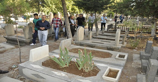 vatandaslar-mezarliklara-akin-etti (2)