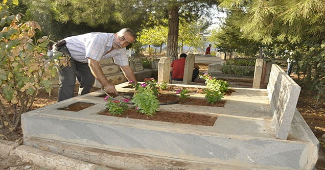 vatandaslar-mezarliklara-akin-etti (4)