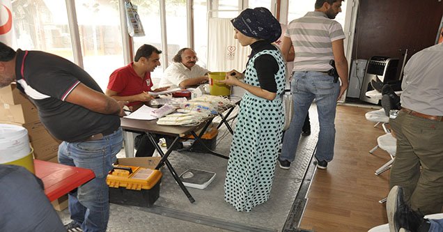 siverekte-kan-bagisina-yogun-ilgi-2 (3)