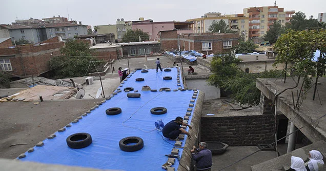 Siverek’te toprak çatılı evlerde koruma çalışmaları başladı