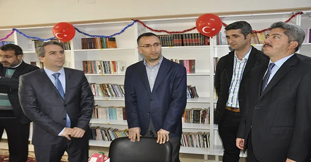 Siverek Belediyesinden 8 okula kütüphane desteği