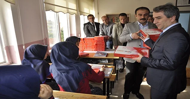 Siverek’te Öğrencilere Tablet Dağıtıldı