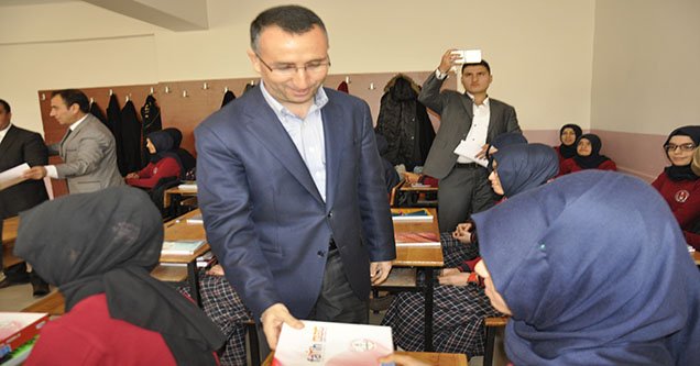 siverekte-ogrencilere-tablet-dagitildi (2)