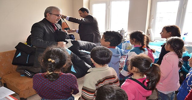 Siverek’te İhtiyaç Sahibi Öğrencilere Yardım