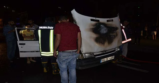 Seyir halindeki otomobil alev aldı