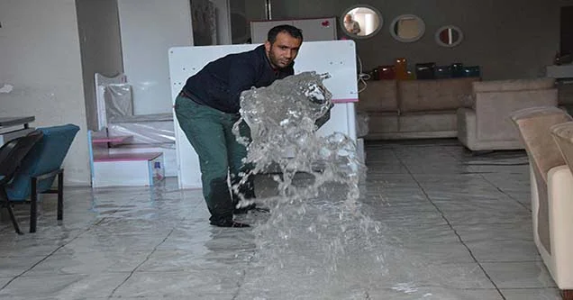 Mobilya Mağazasını Su Bastı