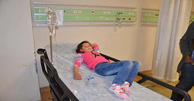 27 öğrenci gıda zehirlenmesi şüphesiyle hastaneye kaldırıldı