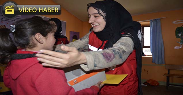 Üniversiteli Gençler, ‘Damla Projesi’yle Çocukların Gönüllerini Fethetti