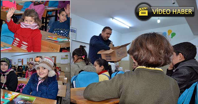 Suriyeli öğrencilere kırtasiye yardımı yapıldı