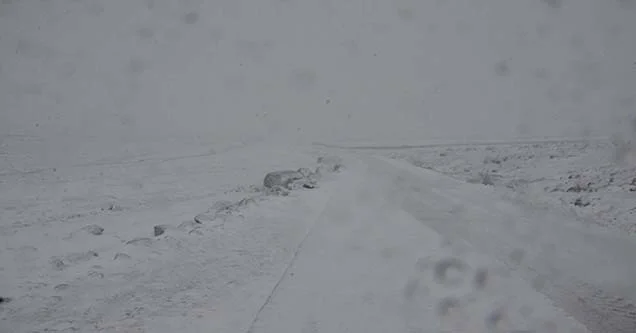 Yoğun kar yağışı taşımalı okullarda tatili uzattı