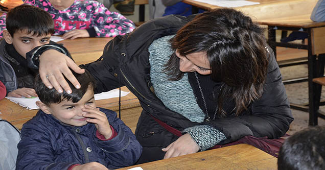 423 Suriyeli Öğrenciye Giysi ve Ayakkabı Yardımı