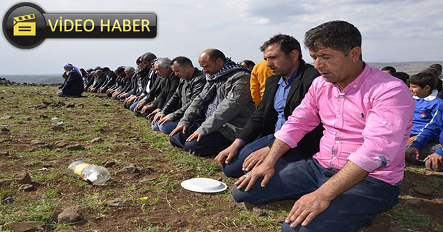 Yağmur yağmayınca köylüler duaya çıktı