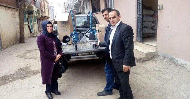 Engellilere sandalye desteği