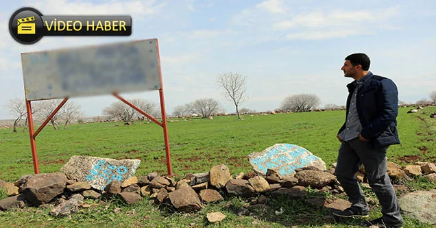 Bu tabela görenlerin dikkatini çekiyor